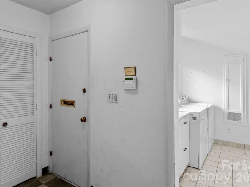 2051 Royall Drive, Winston Salem, NC 27106.  MLS# CAR4381495, YatesRealty ID 22287. 