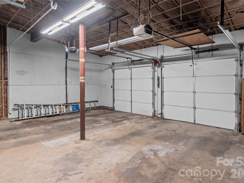 2051 Royall Drive, Winston Salem, NC 27106.  MLS# CAR4381495, YatesRealty ID 22287. 