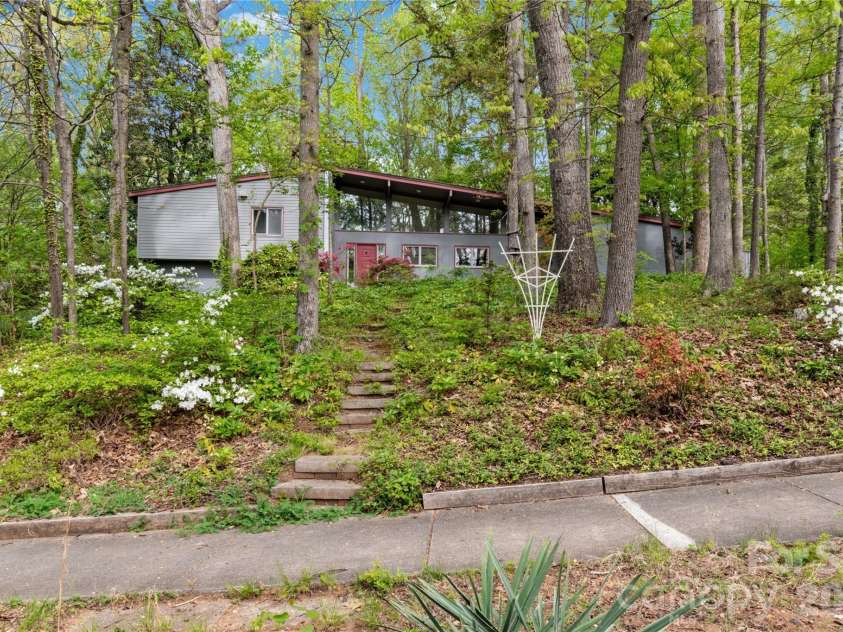 2051 Royall Drive, Winston Salem, NC 27106.  MLS# CAR4381495, YatesRealty ID 22287. 