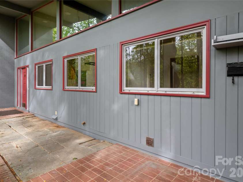 2051 Royall Drive, Winston Salem, NC 27106.  MLS# CAR4381495, YatesRealty ID 22287. 
