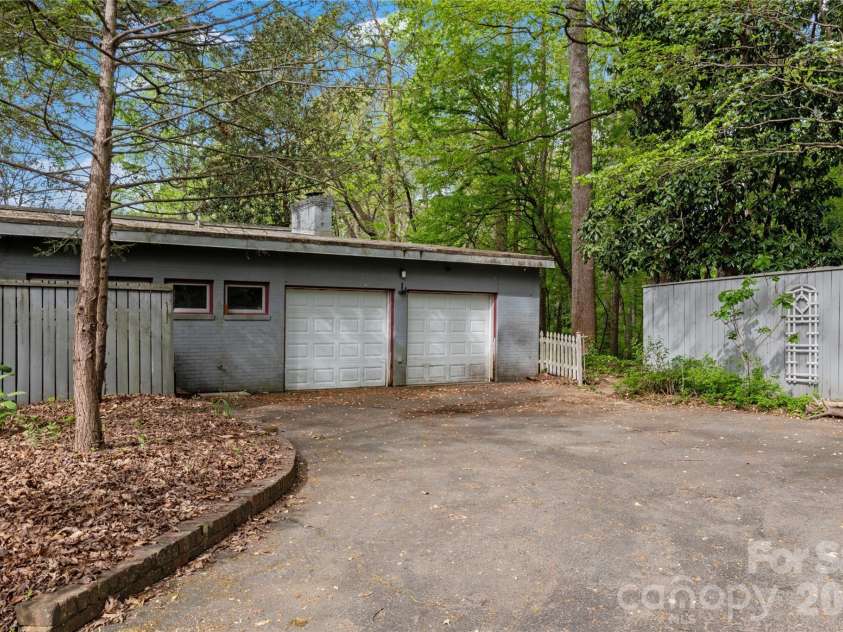 2051 Royall Drive, Winston Salem, NC 27106.  MLS# CAR4381495, YatesRealty ID 22287. 