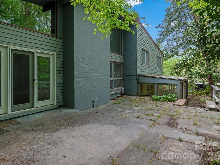 2051 Royall Drive, Winston Salem, NC 27106.  MLS# CAR4381495, YatesRealty ID 22287. 
