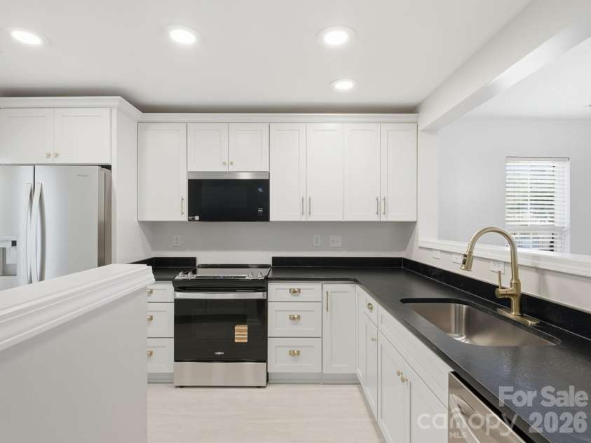 790 Rock Lake Glen, Fort Mill, SC 29715.  MLS# CAR4381481, YatesRealty ID 22288. 