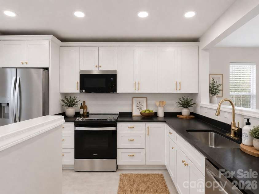 790 Rock Lake Glen, Fort Mill, SC 29715.  MLS# CAR4381481, YatesRealty ID 22288. Virtual Staged Kitchen
