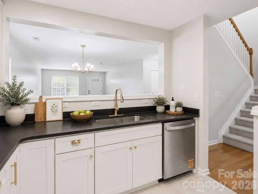 790 Rock Lake Glen, Fort Mill, SC 29715.  MLS# CAR4381481, YatesRealty ID 22288. Virtual Staged Kitchen