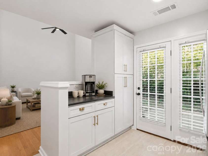 790 Rock Lake Glen, Fort Mill, SC 29715.  MLS# CAR4381481, YatesRealty ID 22288. Virtual Staged Kitchen