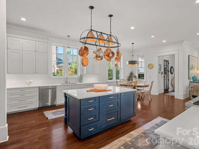 206 Meadowbrook Road, Charlotte, NC 28211.  MLS# CAR4372338, YatesRealty ID 2229. 