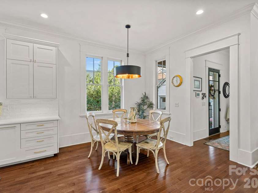 206 Meadowbrook Road, Charlotte, NC 28211.  MLS# CAR4372338, YatesRealty ID 2229. 