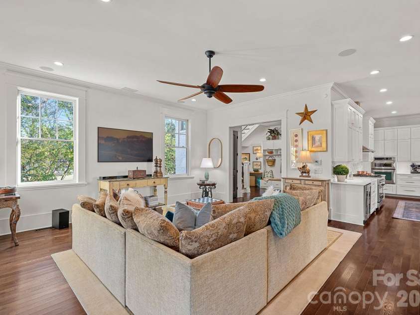 206 Meadowbrook Road, Charlotte, NC 28211.  MLS# CAR4372338, YatesRealty ID 2229. 