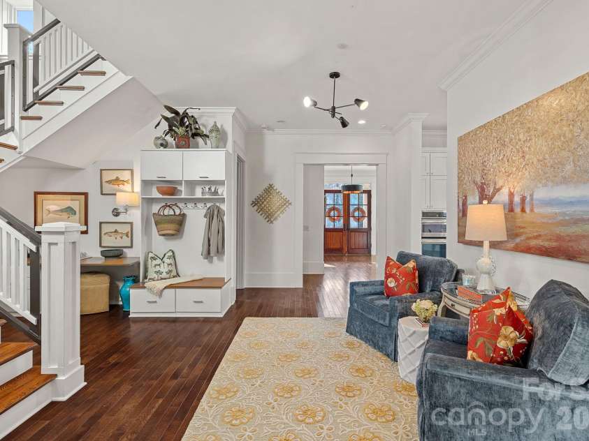206 Meadowbrook Road, Charlotte, NC 28211.  MLS# CAR4372338, YatesRealty ID 2229. 