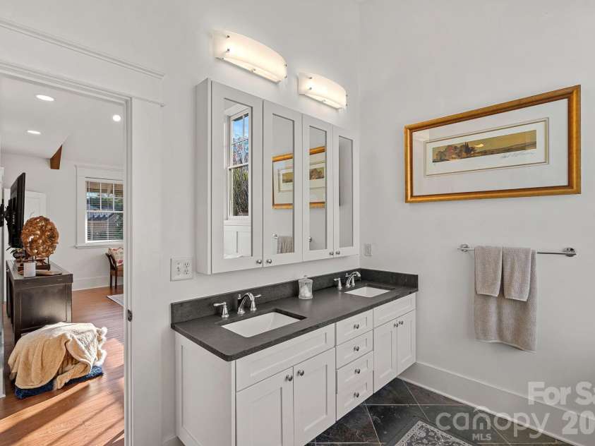 206 Meadowbrook Road, Charlotte, NC 28211.  MLS# CAR4372338, YatesRealty ID 2229. 