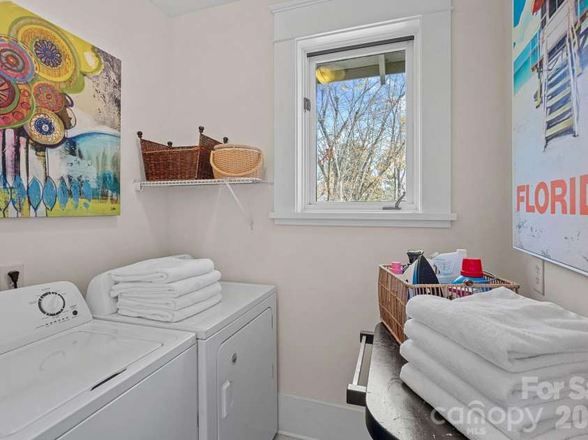 206 Meadowbrook Road, Charlotte, NC 28211.  MLS# CAR4372338, YatesRealty ID 2229. 