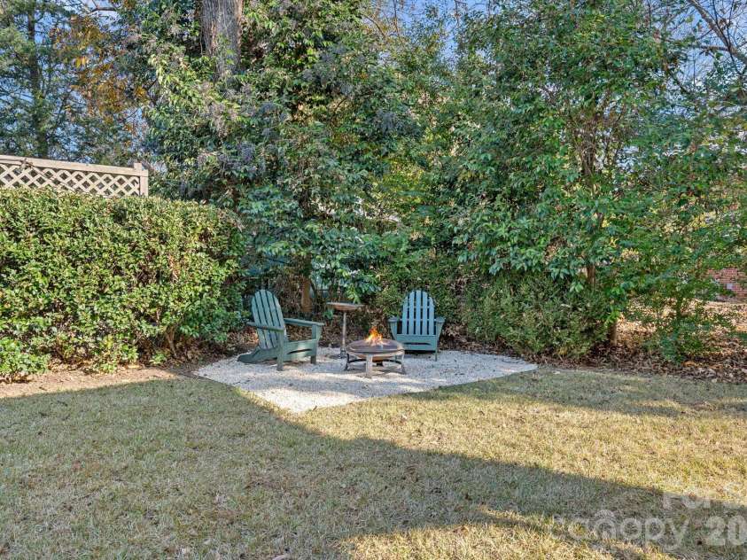 206 Meadowbrook Road, Charlotte, NC 28211.  MLS# CAR4372338, YatesRealty ID 2229. 