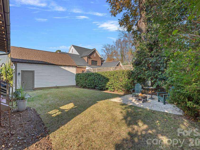 206 Meadowbrook Road, Charlotte, NC 28211.  MLS# CAR4372338, YatesRealty ID 2229. 