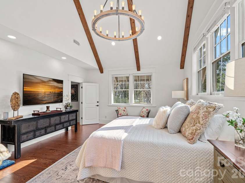 206 Meadowbrook Road, Charlotte, NC 28211.  MLS# CAR4372338, YatesRealty ID 2229. Second Primary closet currently used as a coffee bar