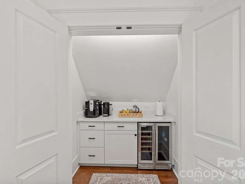 206 Meadowbrook Road, Charlotte, NC 28211.  MLS# CAR4372338, YatesRealty ID 2229. Second Primary closet currently used as a coffee bar