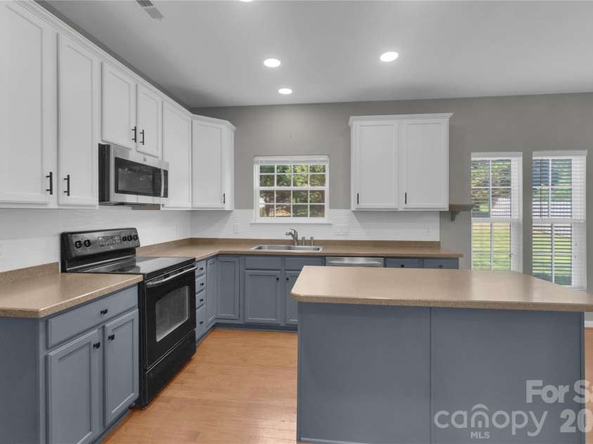 1007 Butterburr Drive, Matthews, NC 28104.  MLS# CAR4380724, YatesRealty ID 22290. 
