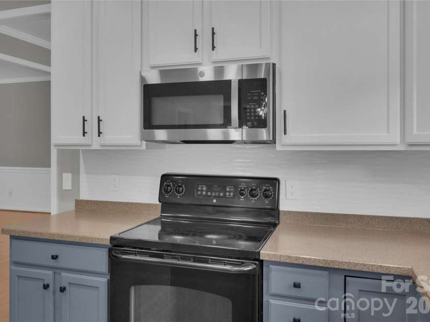 1007 Butterburr Drive, Matthews, NC 28104.  MLS# CAR4380724, YatesRealty ID 22290. 