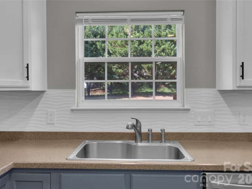 1007 Butterburr Drive, Matthews, NC 28104.  MLS# CAR4380724, YatesRealty ID 22290. 