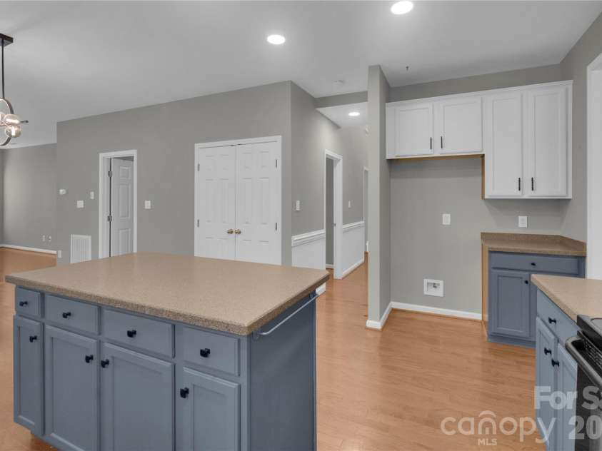 1007 Butterburr Drive, Matthews, NC 28104.  MLS# CAR4380724, YatesRealty ID 22290. 