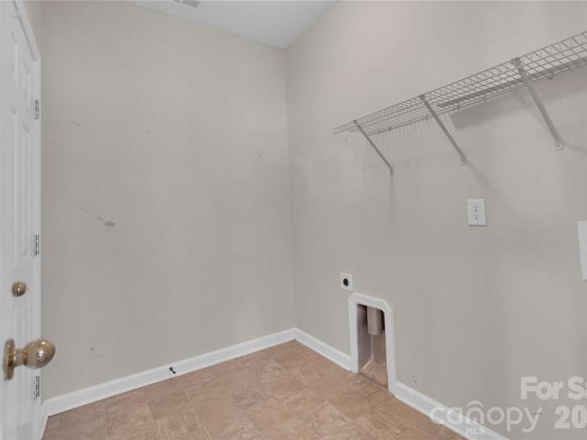 1007 Butterburr Drive, Matthews, NC 28104.  MLS# CAR4380724, YatesRealty ID 22290. 