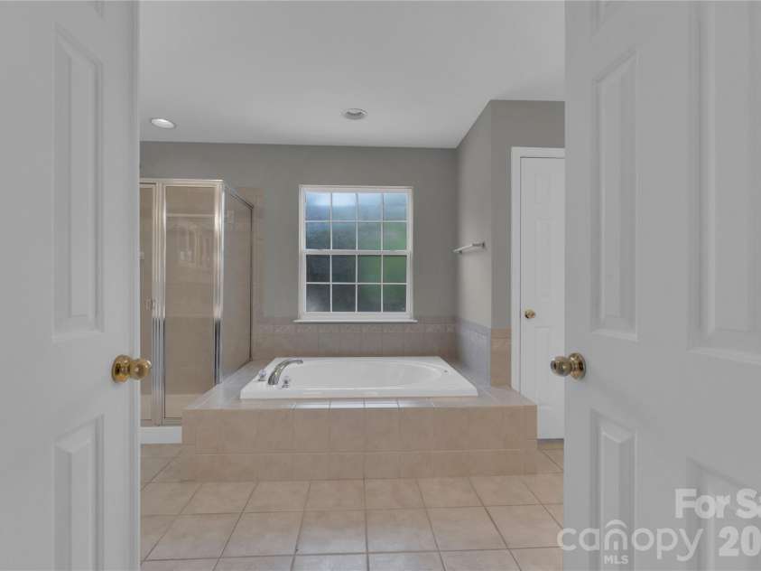 1007 Butterburr Drive, Matthews, NC 28104.  MLS# CAR4380724, YatesRealty ID 22290. 
