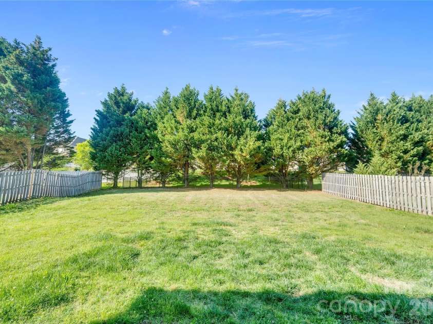 1007 Butterburr Drive, Matthews, NC 28104.  MLS# CAR4380724, YatesRealty ID 22290. 