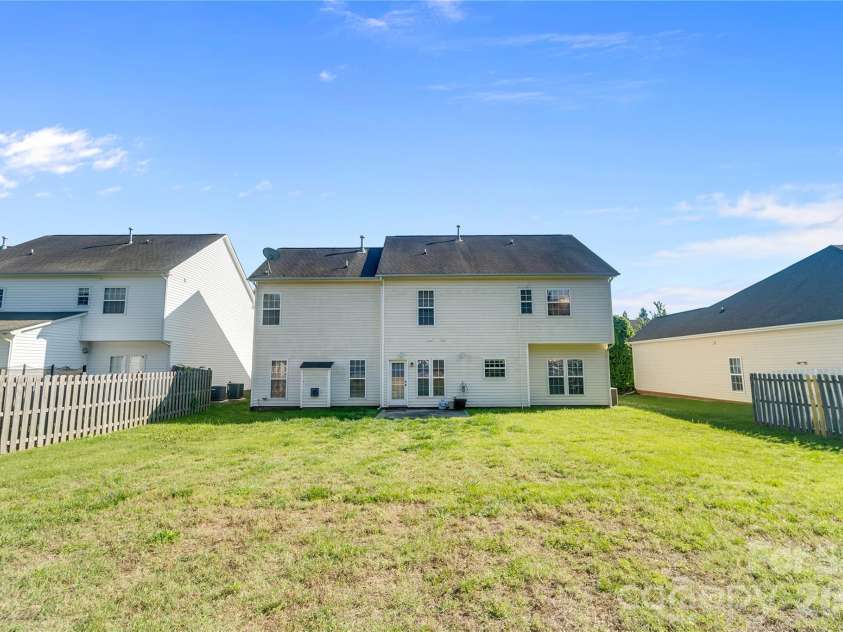 1007 Butterburr Drive, Matthews, NC 28104.  MLS# CAR4380724, YatesRealty ID 22290. 