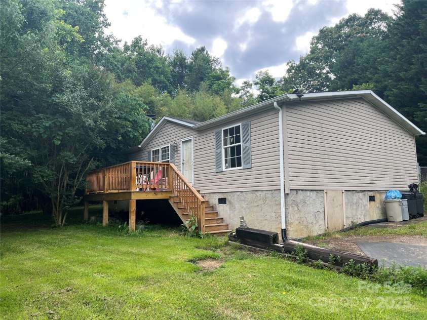 20 Weathered Road, Alexander, NC 28701.  MLS# CAR4273613, YatesRealty ID 22290. 