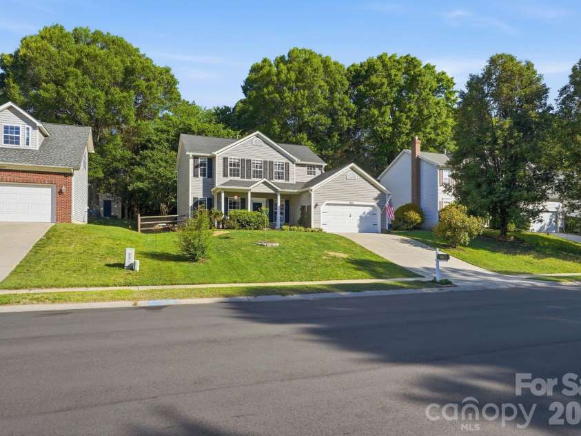 11519 Withers Mill Drive, Charlotte, NC 28278.  MLS# CAR4382106, YatesRealty ID 22291. 