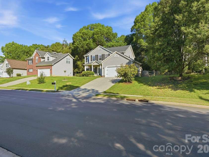 11519 Withers Mill Drive, Charlotte, NC 28278.  MLS# CAR4382106, YatesRealty ID 22291. 