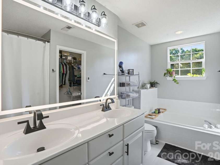 11519 Withers Mill Drive, Charlotte, NC 28278.  MLS# CAR4382106, YatesRealty ID 22291. 