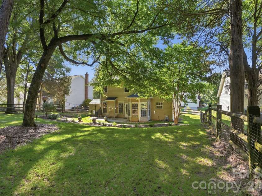 11519 Withers Mill Drive, Charlotte, NC 28278.  MLS# CAR4382106, YatesRealty ID 22291. 