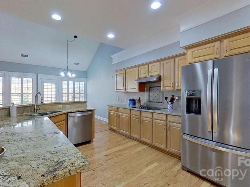 15215 Arleta Circle, Charlotte, NC 28277.  MLS# CAR4255540, YatesRealty ID 22292. 