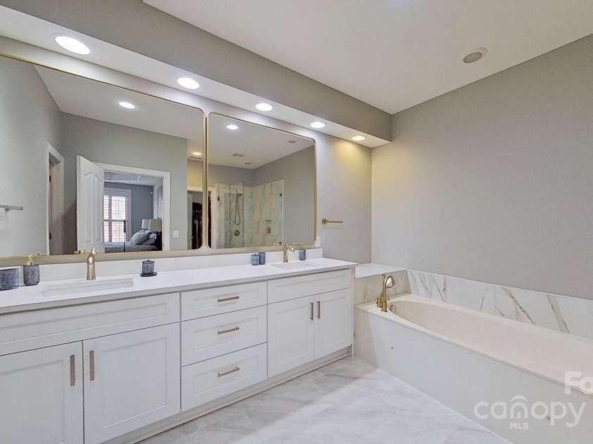 15215 Arleta Circle, Charlotte, NC 28277.  MLS# CAR4255540, YatesRealty ID 22292. 