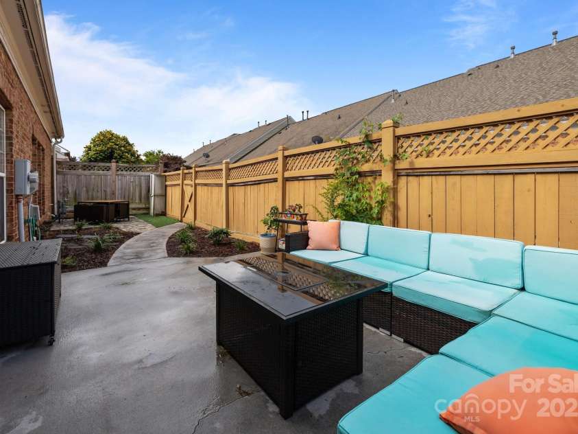 15215 Arleta Circle, Charlotte, NC 28277.  MLS# CAR4255540, YatesRealty ID 22292. 