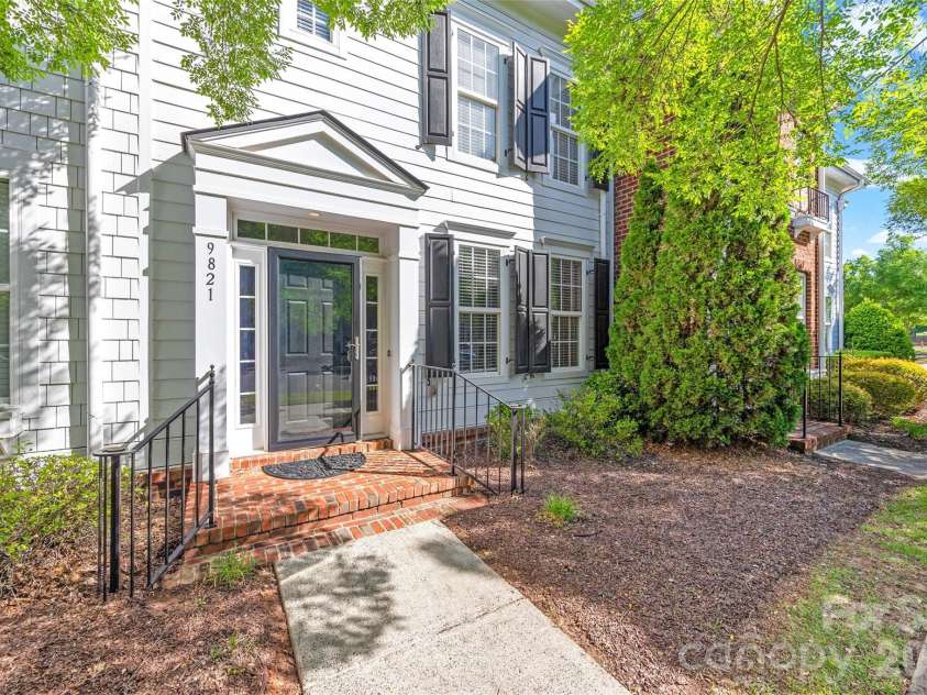 9821 Longstone Lane, Charlotte, NC 28277.  MLS# CAR4382066, YatesRealty ID 22292. 