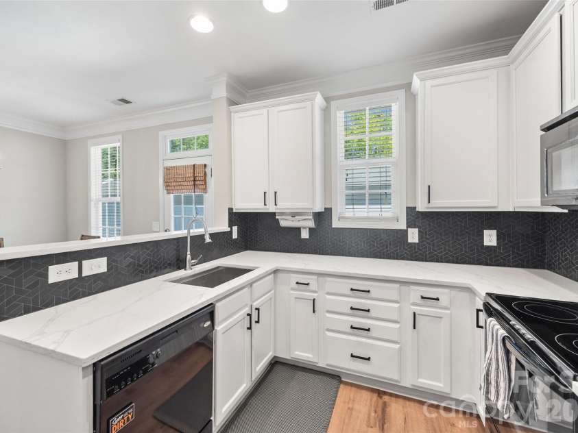 9821 Longstone Lane, Charlotte, NC 28277.  MLS# CAR4382066, YatesRealty ID 22292. 