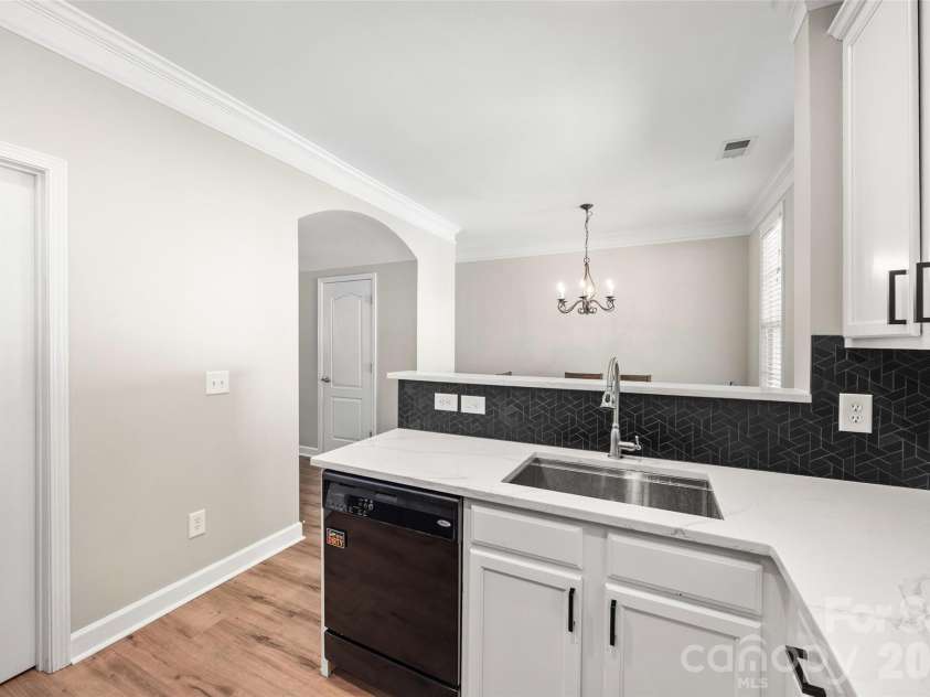 9821 Longstone Lane, Charlotte, NC 28277.  MLS# CAR4382066, YatesRealty ID 22292. 