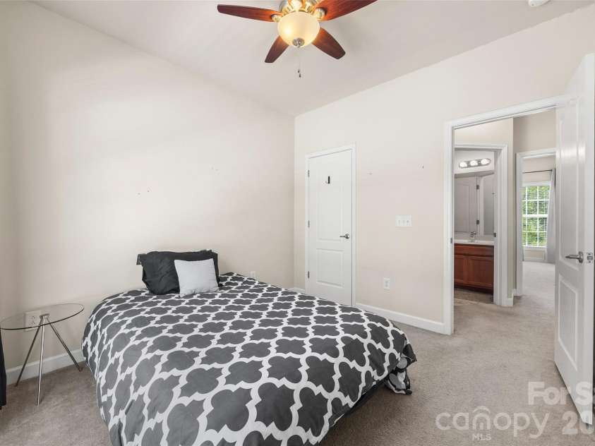 9821 Longstone Lane, Charlotte, NC 28277.  MLS# CAR4382066, YatesRealty ID 22292. 