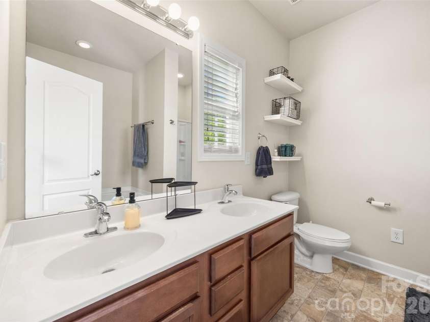 9821 Longstone Lane, Charlotte, NC 28277.  MLS# CAR4382066, YatesRealty ID 22292. 