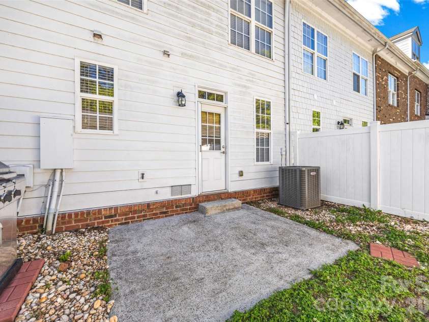 9821 Longstone Lane, Charlotte, NC 28277.  MLS# CAR4382066, YatesRealty ID 22292. 