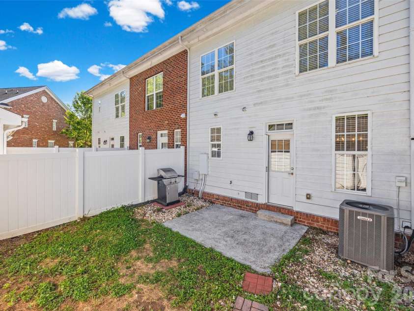 9821 Longstone Lane, Charlotte, NC 28277.  MLS# CAR4382066, YatesRealty ID 22292. 