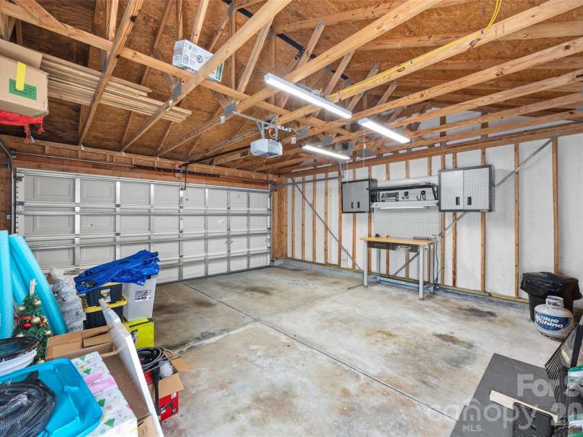 9821 Longstone Lane, Charlotte, NC 28277.  MLS# CAR4382066, YatesRealty ID 22292. 