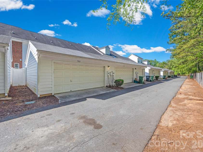 9821 Longstone Lane, Charlotte, NC 28277.  MLS# CAR4382066, YatesRealty ID 22292. 