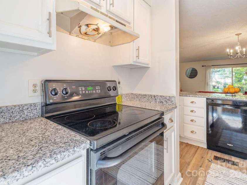 118 Colony Drive, Arden, NC 28704.  MLS# CAR4267052, YatesRealty ID 22293. 
