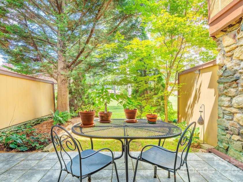 118 Colony Drive, Arden, NC 28704.  MLS# CAR4267052, YatesRealty ID 22293. 