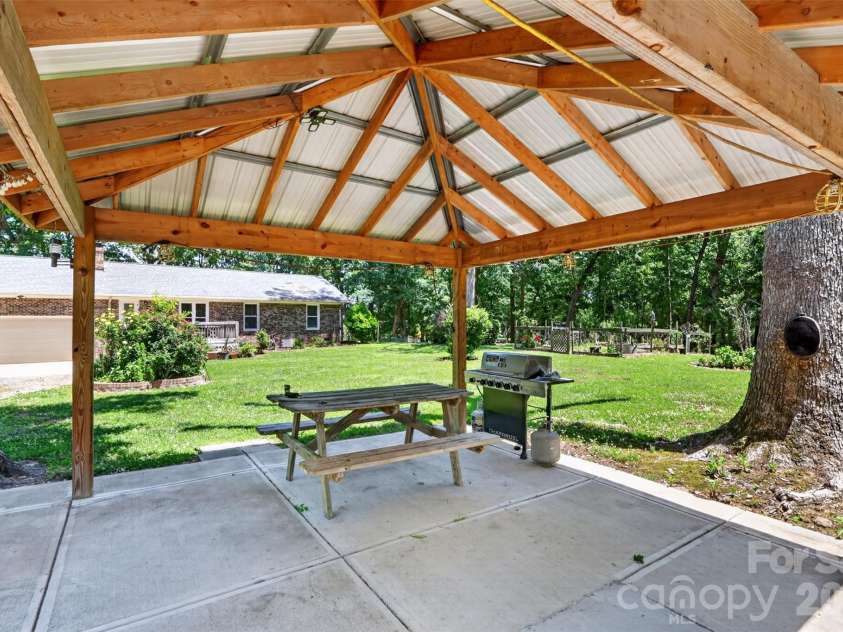 9807 Black Road, Midland, NC 28107.  MLS# CAR4381304, YatesRealty ID 22293. 