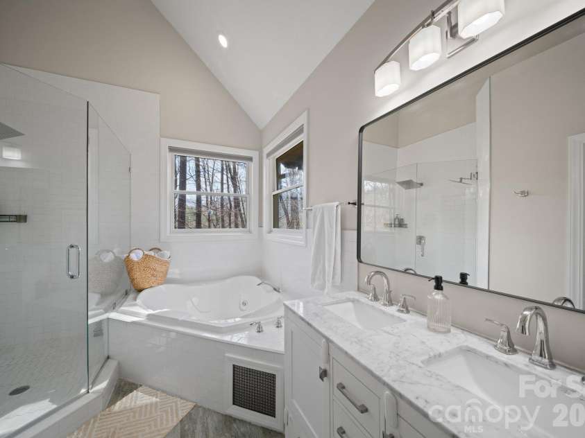 104 Black Hawk Ridge, Weaverville, NC 28787.  MLS# CAR4368591, YatesRealty ID 22294. 