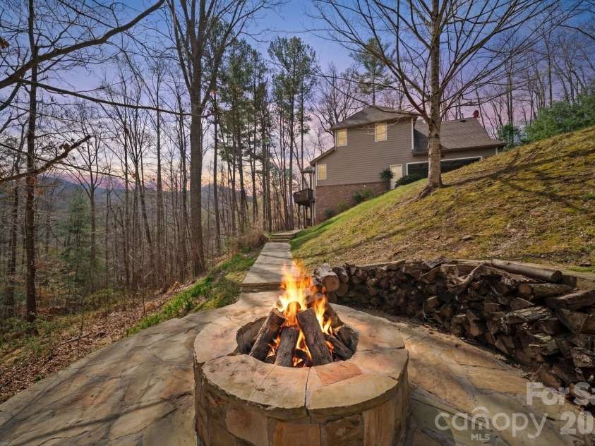 104 Black Hawk Ridge, Weaverville, NC 28787.  MLS# CAR4368591, YatesRealty ID 22294. 